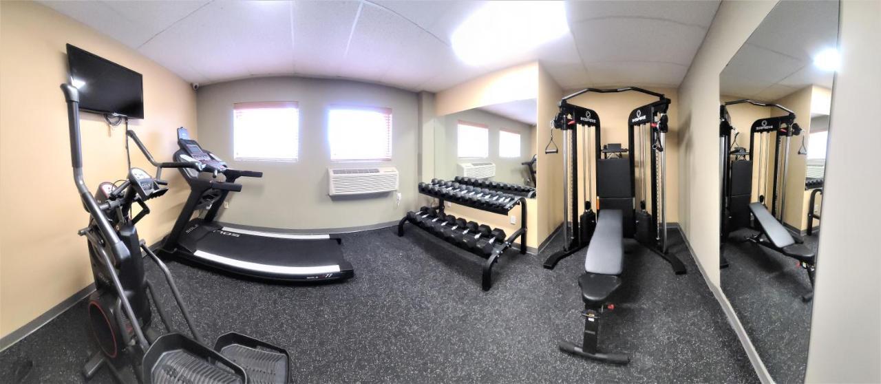 Central Suite Hotel Lloydminster Buitenkant foto